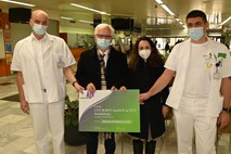 Zlata gazela KLS celjski bolnišnici podarila robota za UVC-dezinfekcijo
