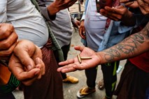 Mjanmarska policija proti protestnikom uporabila prave naboje