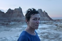 Recenzija filma Dežela nomadov: Prvi favorit letošnjih oskarjev