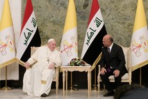 Papež v Iraku pozval h končanju nasilja in ekstremizma