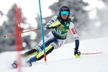 Shiffrinova do 45. slalomske zmage v karieri, med deseterico kar dve Slovenki
