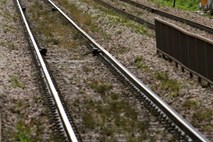 Vlak na progi med Sevnico in Blanco povozil moškega