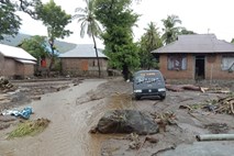 V Indoneziji in Vzhodnem Timorju zaradi poplav več kot 150 žrtev