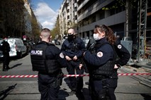 V streljanju pred pariško bolnišnico en mrtev