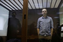 Navalnega premestili v zaporniško bolnišnico