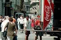 Coca-Cola v prvem četrtletju s petino nižjim dobičkom