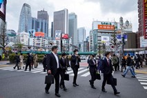 Japonska zaradi porasta okužb za Tokio in še nekatere dele razglasila izredne razmere