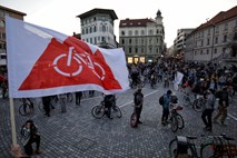 Na mirnem protestu v Ljubljani okoli 500 ljudi, policija zaznala nekaj kršitev