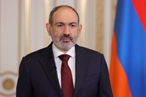 Pred predčasnimi volitvami odstopil armenski premier Pašinjan, sledili še vsi člani vlade