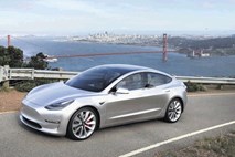 Tesla z rastjo dobička