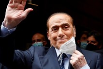 Berlusconija po več kot 20 dneh odpustili iz bolnišnice