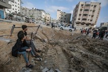 Izrael v Gazi uničil Hamasov sistem predorov, nadaljujejo se diplomatska prizadevanja za umiritev razmer