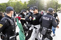 Protestniki: Policija je v petek ravnala nasilno in rasistično, napovedujejo kazensko ovadbo