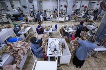 ILO: Pandemija covida-19 več kot 100 milijonov delavcev pahnila v revščino