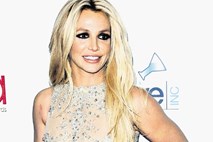Na stran Britney Spears stopajo tudi politiki