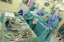 Devetim zaposlenim na ortopedski kliniki opozorila pred odpovedjo zaradi zlorab pri evidentiranju delovnega časa