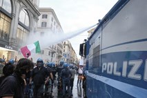 V Trstu spet množični protesti proti covidnemu potrdilu