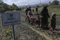 Hrvaško tožilstvo sprožilo preiskavo proti policistom zaradi nasilja nad migranti