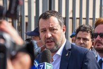 Na Siciliji sojenje Salviniju zaradi zadrževanja migrantov na morju