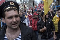 London obtožil Moskvo, da želi v Ukrajini postaviti na oblast proruskega voditelja