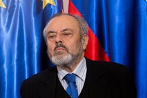 Dr. Ernest Petrič povezuje Slovenijo