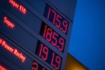Ruski napad cene nafte potisnil nad 100 dolarjev za sod,  rekordno visoke tudi cene pšenice