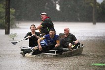 V poplavah v Avstraliji umrlo osem ljudi