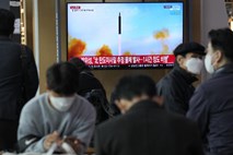 Severna Koreja izstrelila medcelinsko balistično raketo