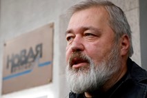 Na vlaku v Rusiji napadli Nobelovega nagrajenca za mir Muratova