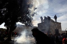 Na območju mošeje Al Aksa v Jeruzalemu novi spopadi