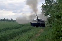 Rusija še naprej krepi ofenzivo v Donbasu in se bliža zavzetju regije Lugansk