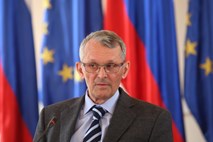 Ustavni sodnik Pavčnik podal odstop, Pahor DZ predlaga njegovo razrešitev s koncem leta