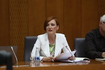 Kandidatka za ministrico za kulturo Asta Vrečko uspešno prestala predstavitev na pristojnem odboru DZ