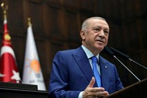 Erdogan grozi z napadom na severno Sirijo