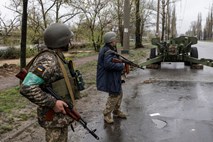 Ukrajina osvobodila več vasi na jugu države, ruske enote zavzele del Severodonecka