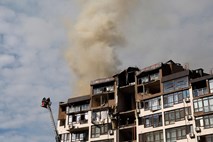 #video Kijev pretresle štiri eksplozije, Moskva bombardirala tudi centre za urjenje 