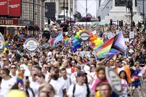 V Londonu obeležili 50. obletnico prve parade ponosa