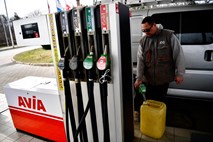 EU zaradi nižjih cen goriva za domačine začela postopek proti Madžarski