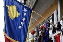 Kosovo uvedbo novih pravil na meji s Srbijo zaradi napetosti prestavilo
