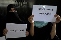 Talibani nasilno razgnali protest žensk v Kabulu