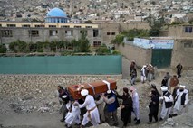 Eksplozija v mošeji v Kabulu terjala 21 smrtnih žrtev