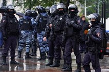 Na protestih zaradi mobilizacije rezervistov v Rusiji pridržanih kakšnih sto ljudi
