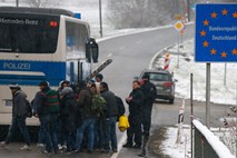 Avstrija in Češka podaljšali nadzor na meji s Slovaško