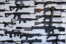 Prodaja orožja lani narasla kljub težavam v dobavni verigi
