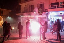 V Grčiji izbruhnili protesti, potem ko je policist ustrelil 16-letnega Roma