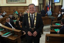 Janković ob prevzemu novega mandata napovedal gradnjo 2000 stanovanj
