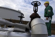 IEA: Rusija novembra povečala izvoz nafte, a z nižjimi prihodki