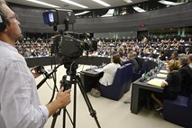Evropski parlament v luči korupcijskega škandala z resolucijo glede Katarja