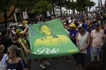 Na stadionu Santosa se je od Peleja poslovilo 230.000 ljudi

