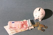 Državni proračun lani z 1,4 milijarde evrov primanjkljaja